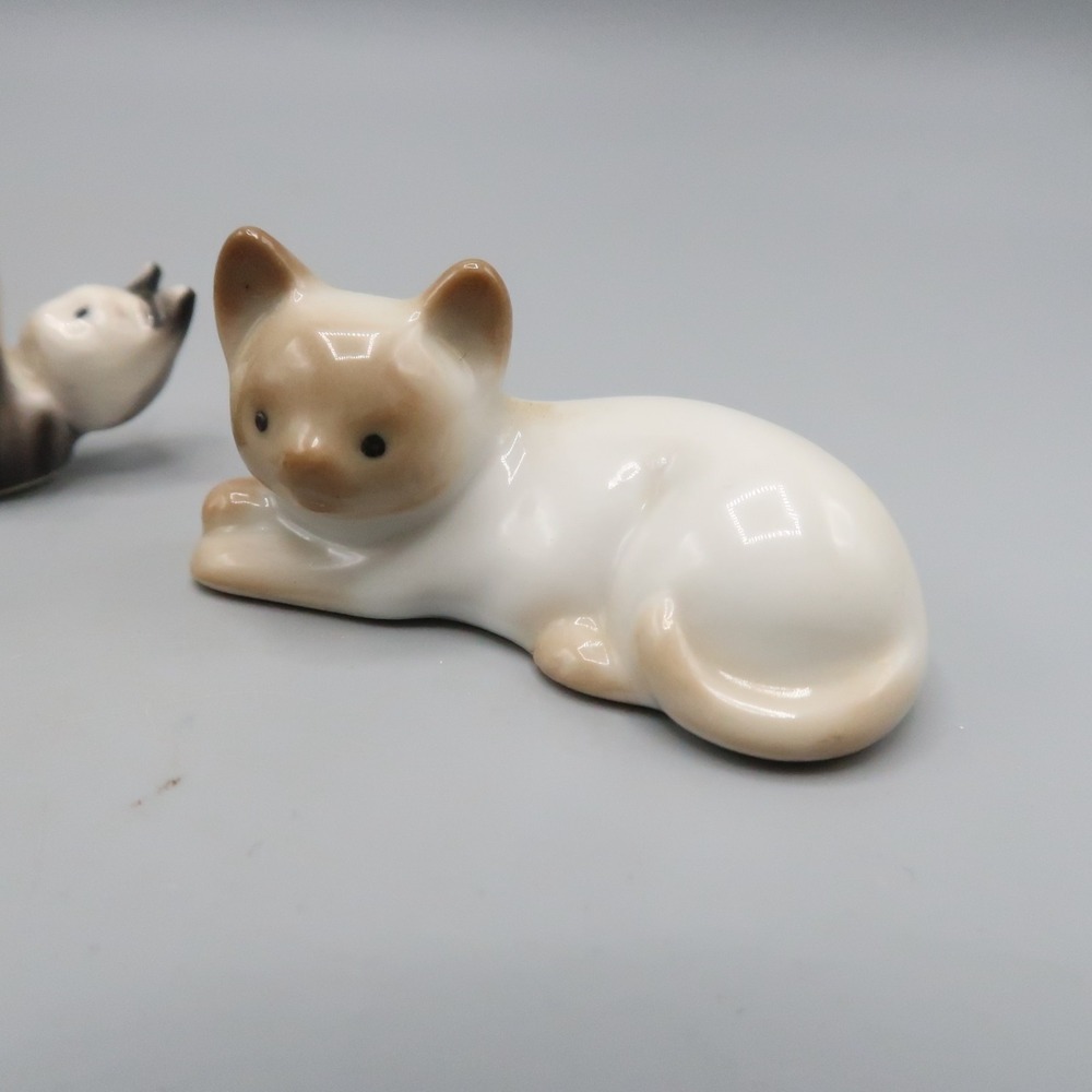 Lot of 3 Cocker Kitten Cat Figurine lot Sandcast Goebel Kitty Figures - Picture 2 of 9